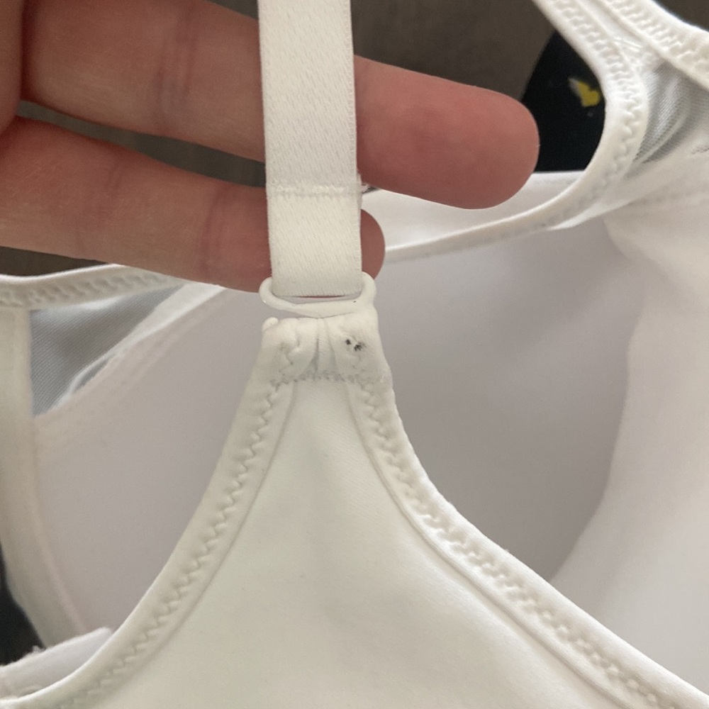 BALI 34C white comfortlite breathable bra NWT *some blue spots on front and back - Picture 13 of 14